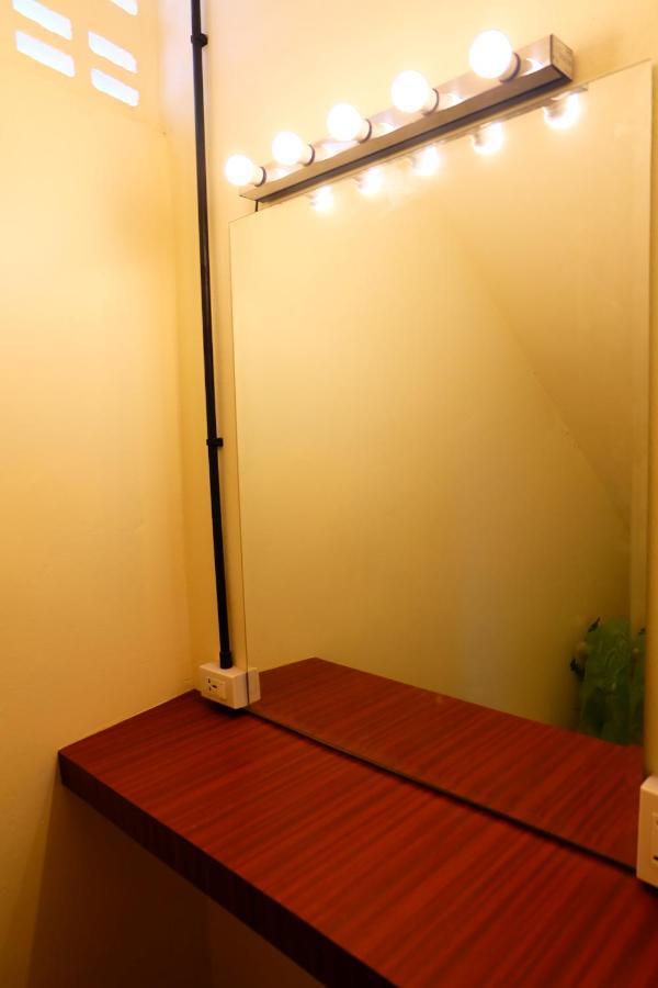 Arun Old Town Hostel Bangkok Bagian luar foto